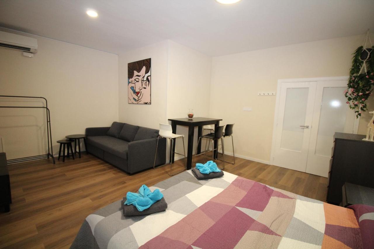 Urgel Habitaciones Барселона Экстерьер фото