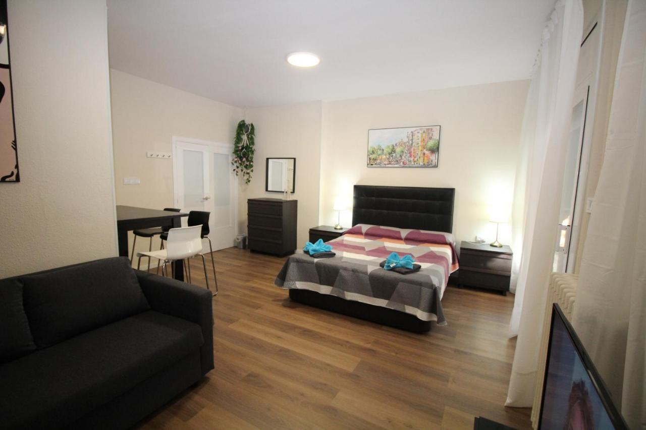 Urgel Habitaciones Барселона Экстерьер фото