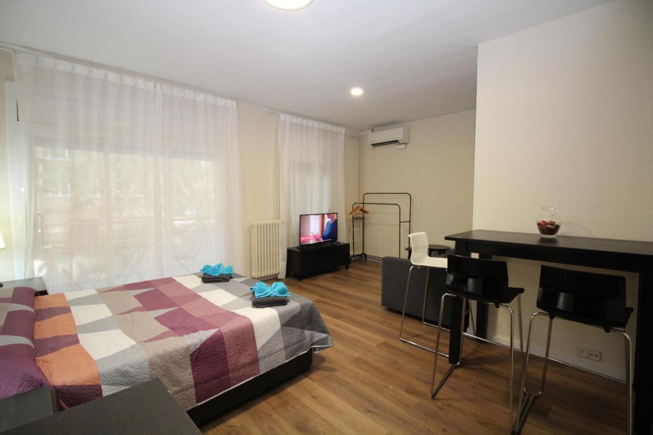 Urgel Habitaciones Барселона Экстерьер фото