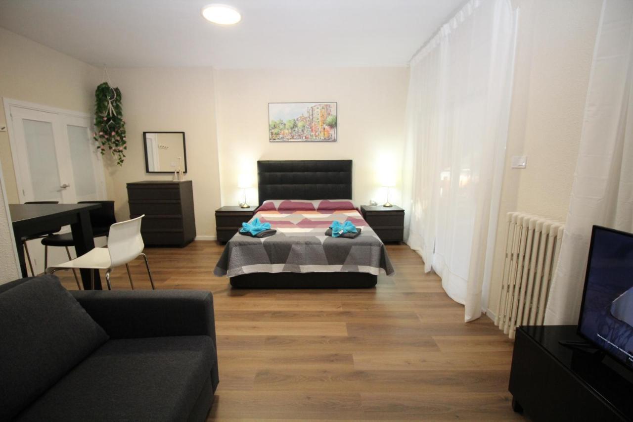 Urgel Habitaciones Барселона Экстерьер фото