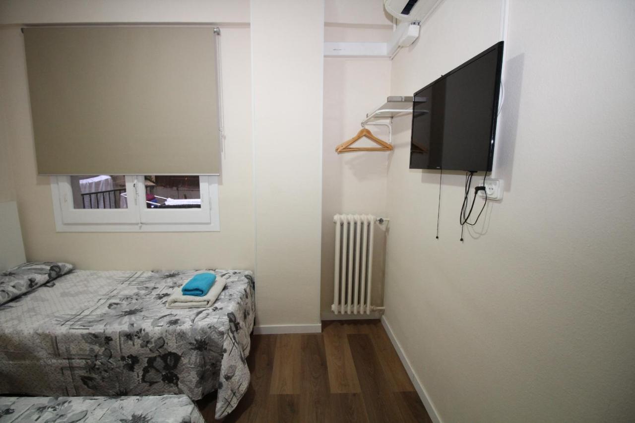 Urgel Habitaciones Барселона Экстерьер фото
